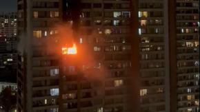 Incendio se registra en edificio residencial en el centro de Santiago